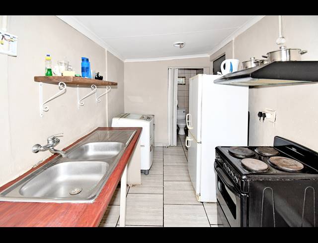 11 BEDROOM HOUSE FOR SALE IN HURST HILL